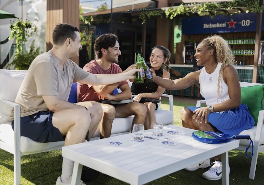 To launch the partnership, Serena stepped back on court to surprise unexpecting padel players with a game followed by a post-match Heineken® 0.0.